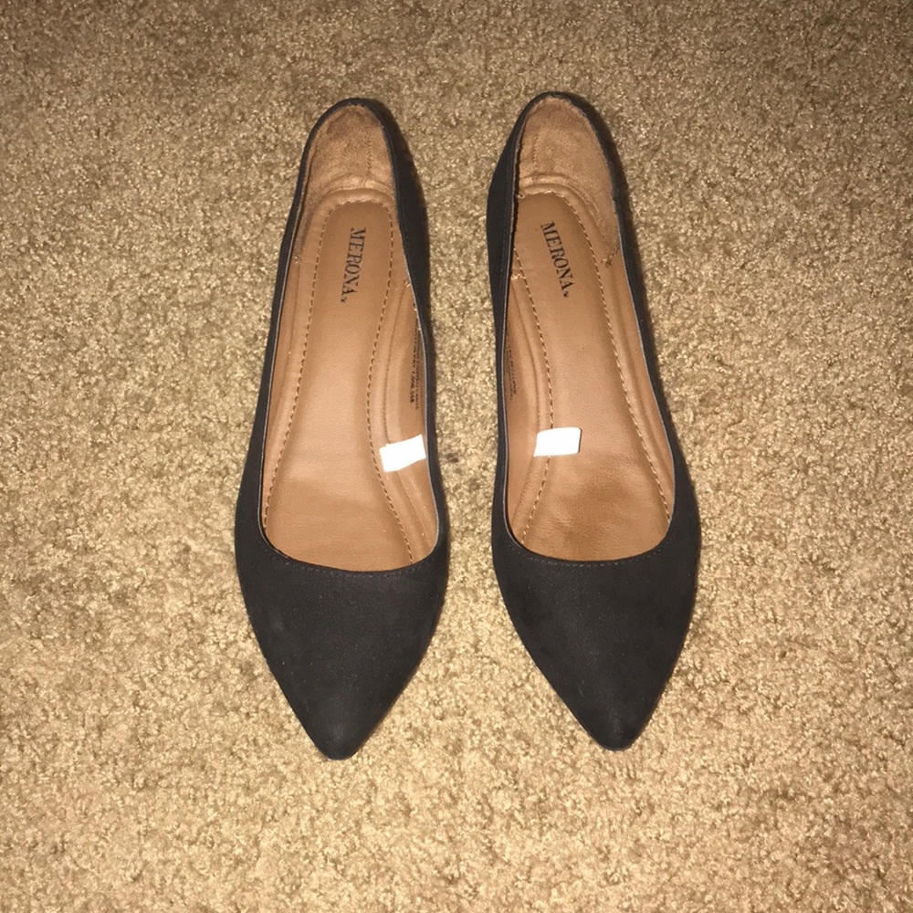 Black pointed flats